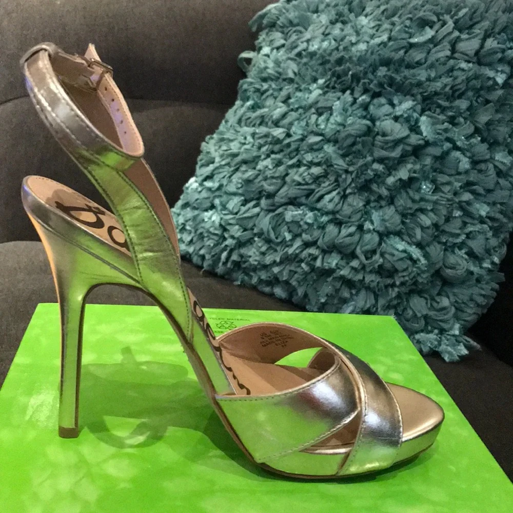 Golden heels💫 - Picture 4 of 8